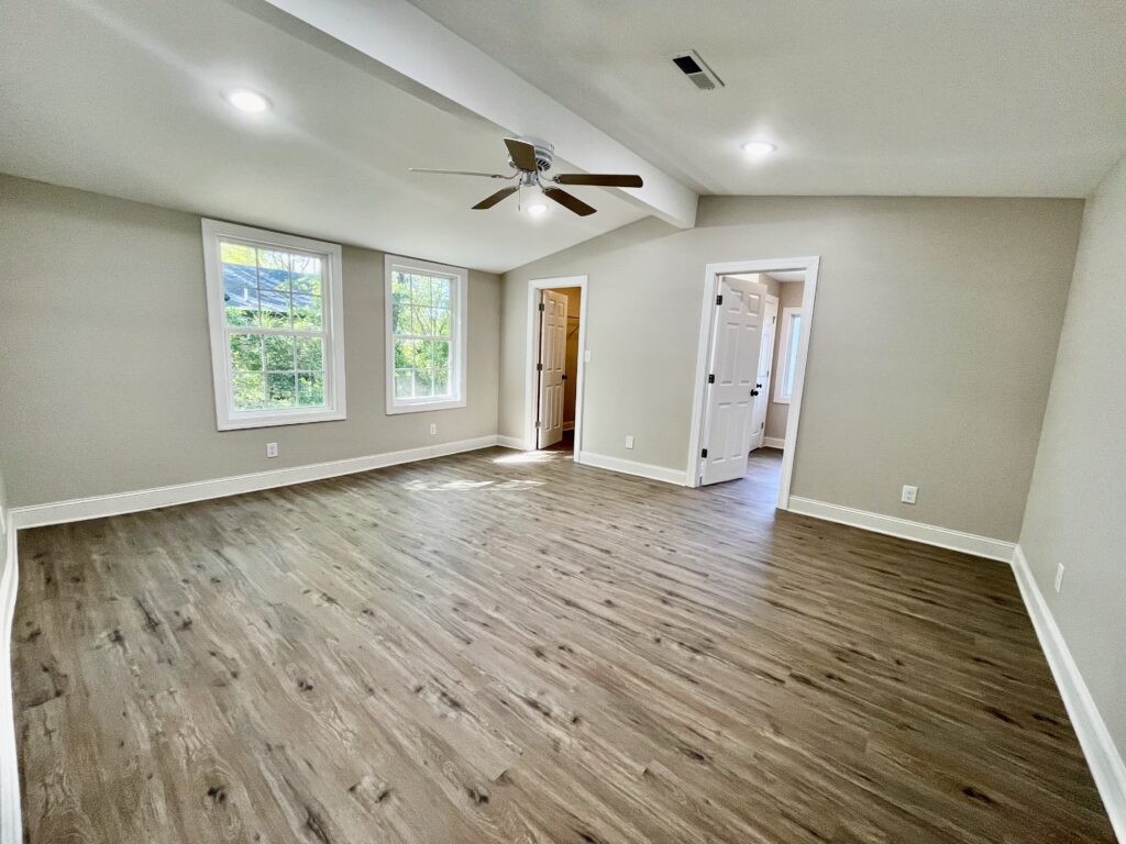empty room with wooden floor with two window and closet