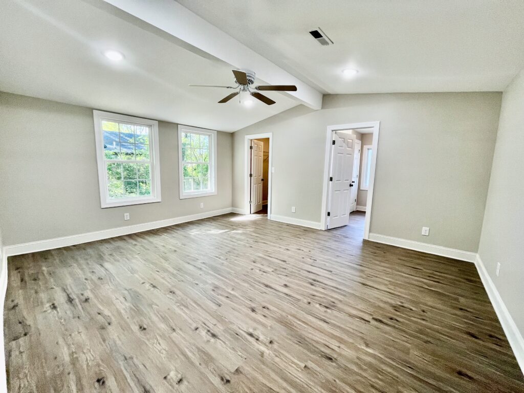 empty room with wooden floor with two window and closet